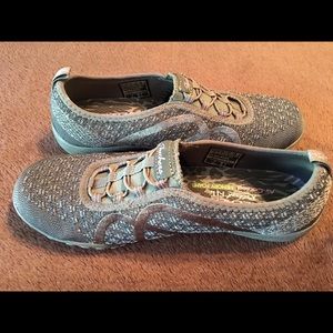 Skechers Relaxed Fit Memory Foam shoes size 7.5